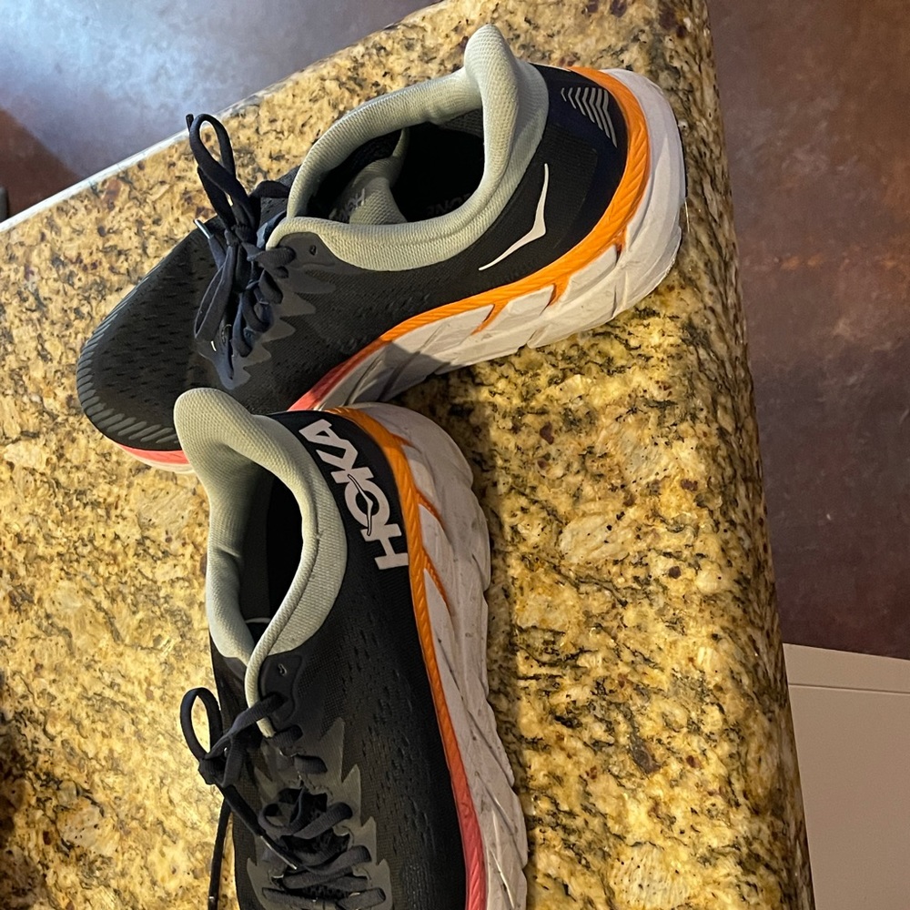 Great quality shoes. Only worn once. My feet are just too wide for them.
